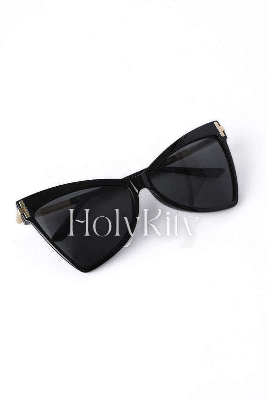 Lunettes de soleil œil de chat inclinées