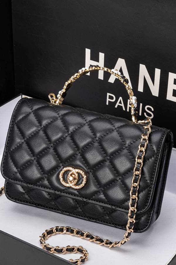 Classic cowhide quilted chain lock bag