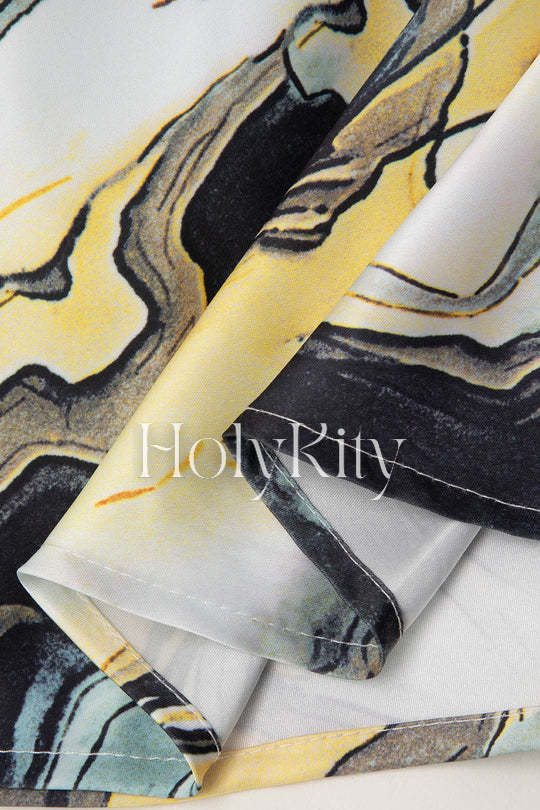 Bedrucktes Midikleid aus Satin mit V-Ausschnitt