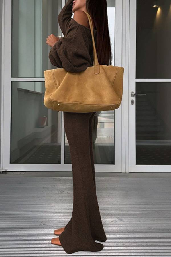 Off-shoulder knit flared pants suit