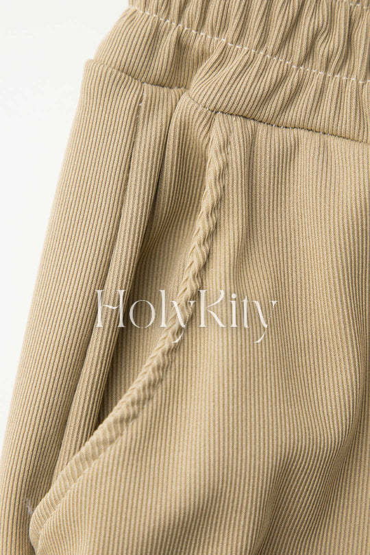Ensemble haut asymétrique froncé à épaules dénudées et pantalon droit