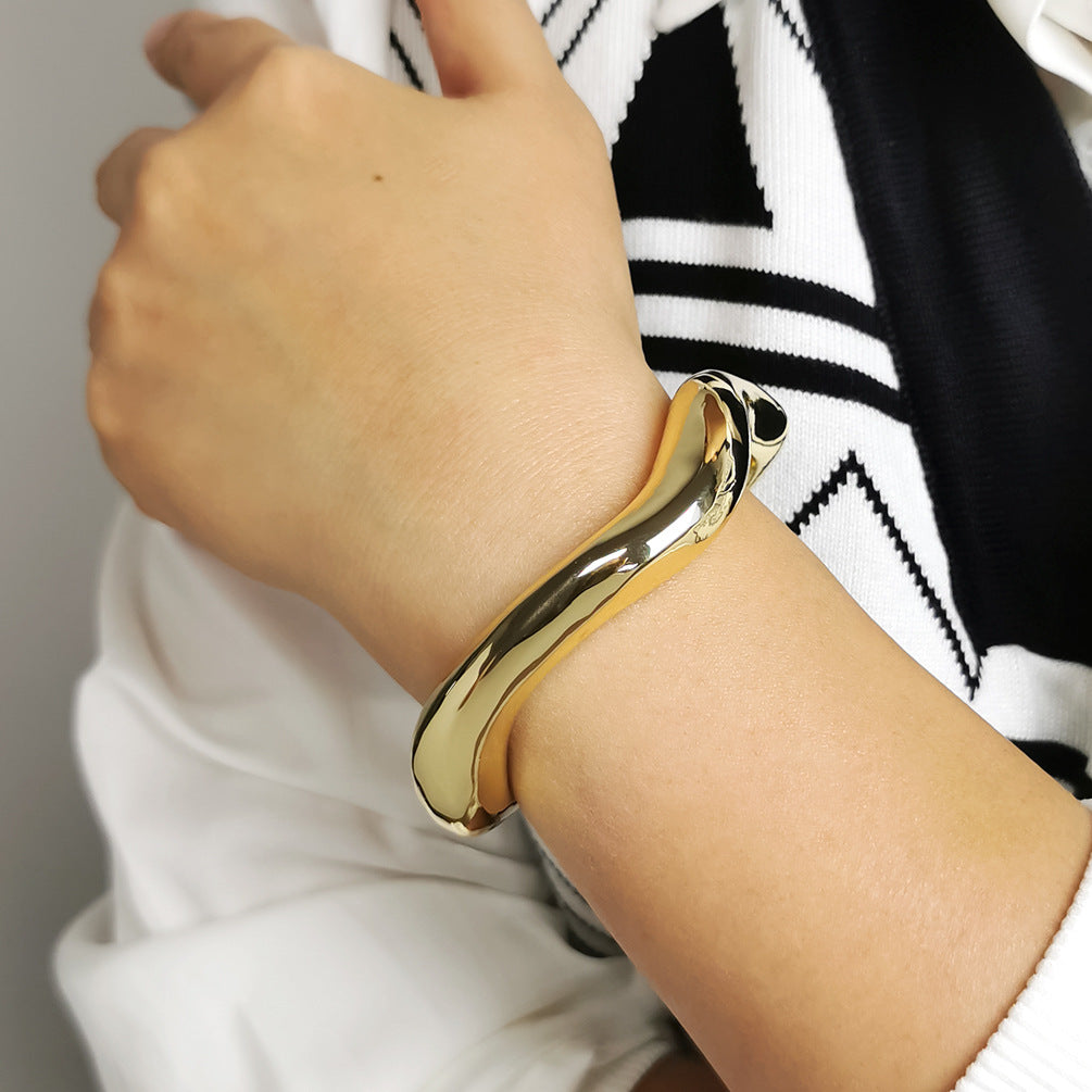 Bracelet à bords larges en alliage exagéré