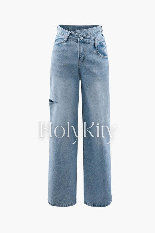 Zerrissene Jeans mit asymmetrischer Taille und geradem Bein