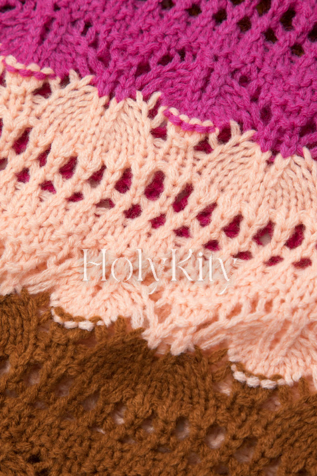 Mehrfarbig gestreiftes Stricktop mit V-Ausschnitt