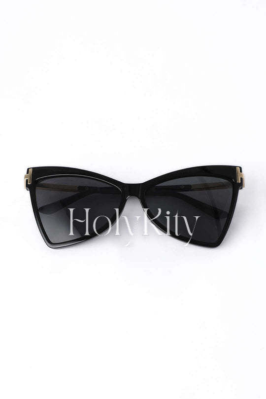 Lunettes de soleil œil de chat inclinées