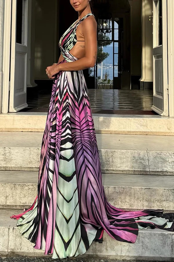 Light of Paradise Fluid Line Print Cutout Gold-tone Fang Emblem Halter Backless Maxi Dress