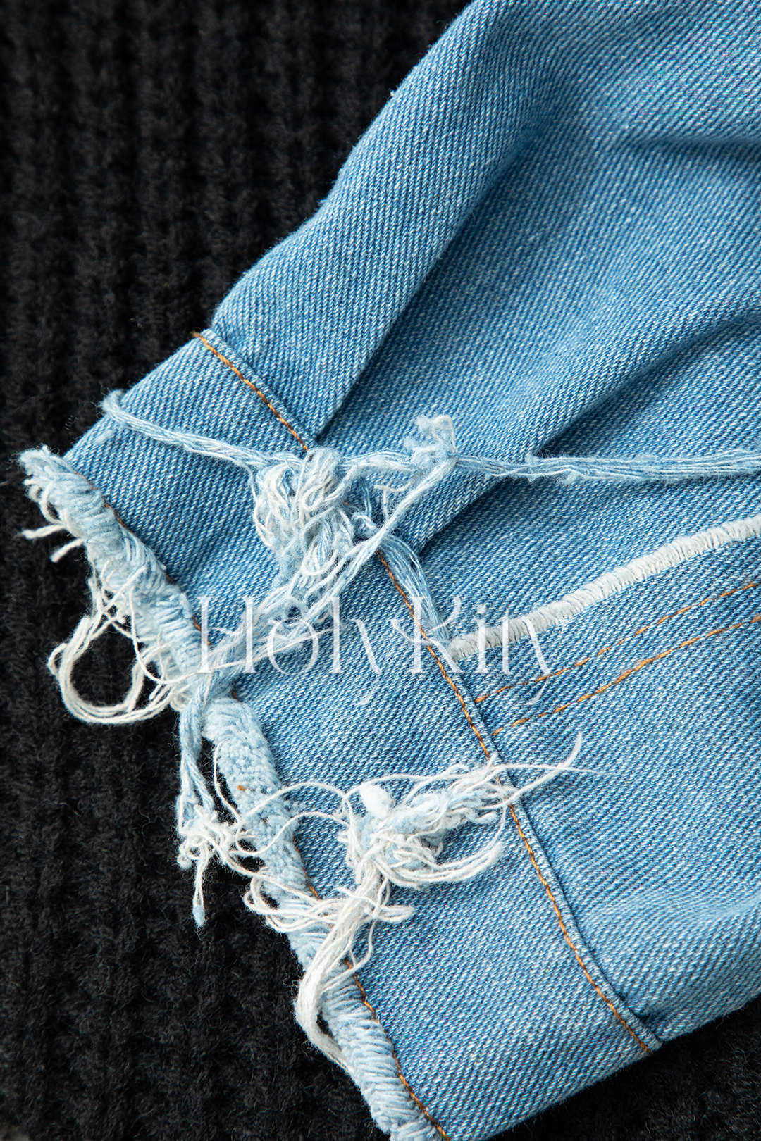 Pullover mit Rundhalsausschnitt und kontrastierenden Jeansnähten