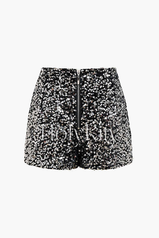 Short orné de paillettes