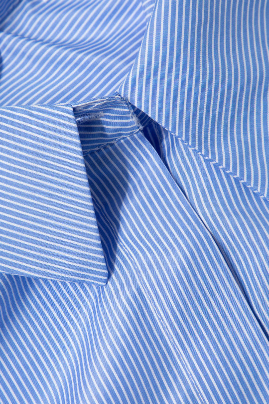 Chemise courte surdimensionnée à rayures fines et poignets roulés