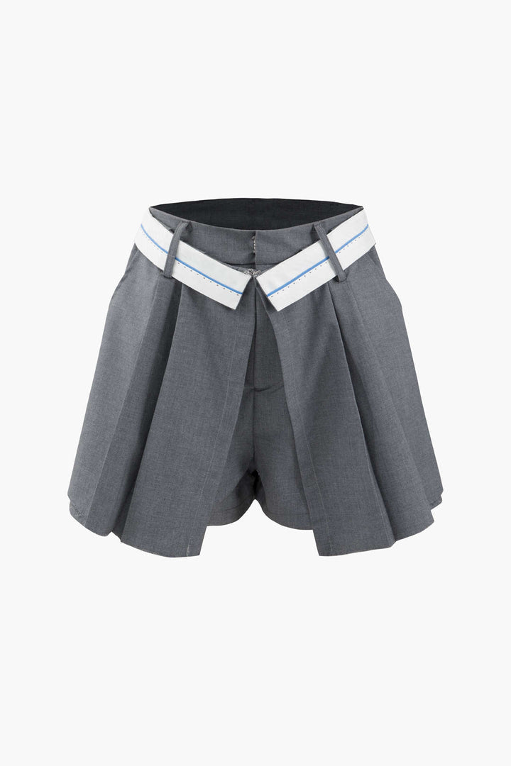 Short plissé à taille contrastée