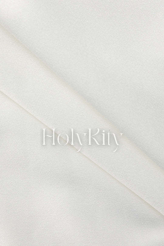 Minikleid aus Satin mit Spitzensaum und Bindeband hinten