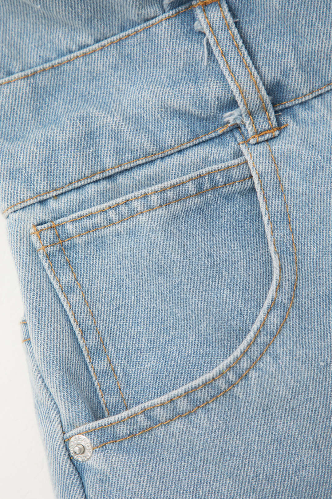 Combinaison en jean à poches multiples et poignets roulés et boutons