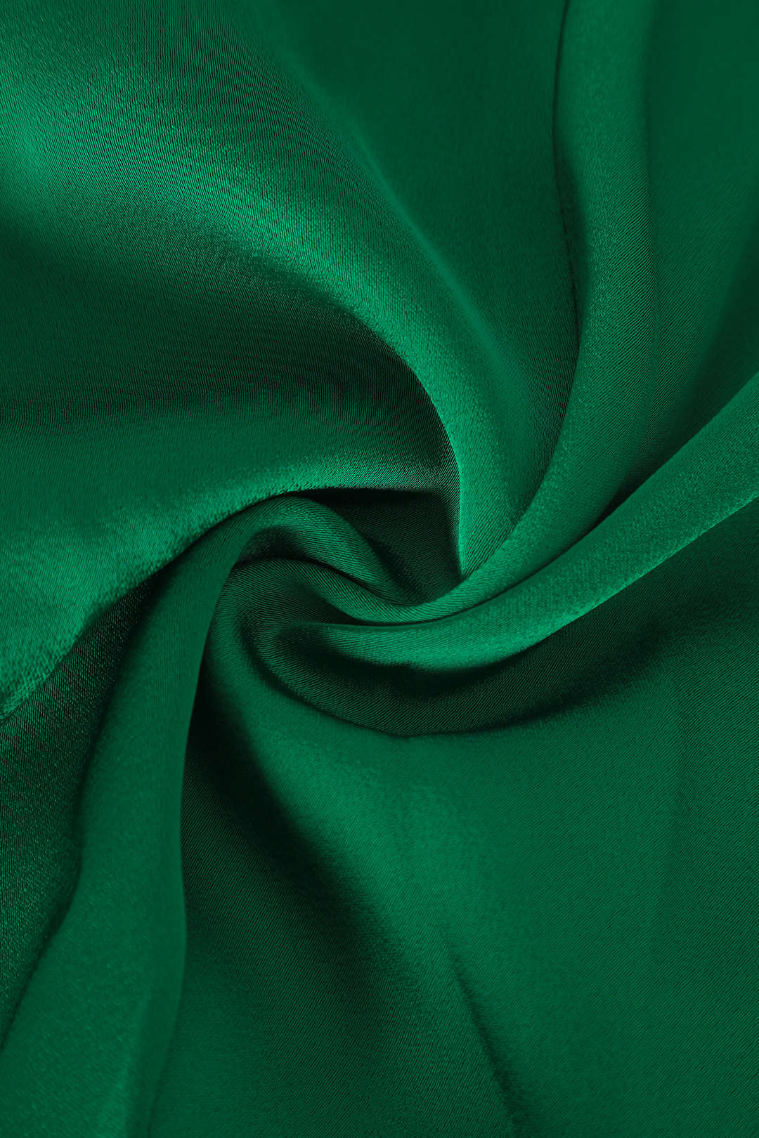 Mini-robe en satin à col en V froncé