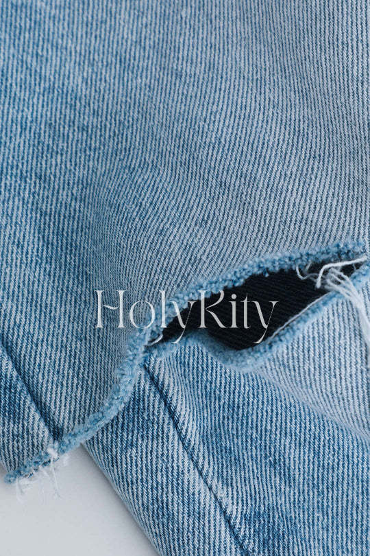 Zerrissene Jeans mit asymmetrischer Taille und geradem Bein
