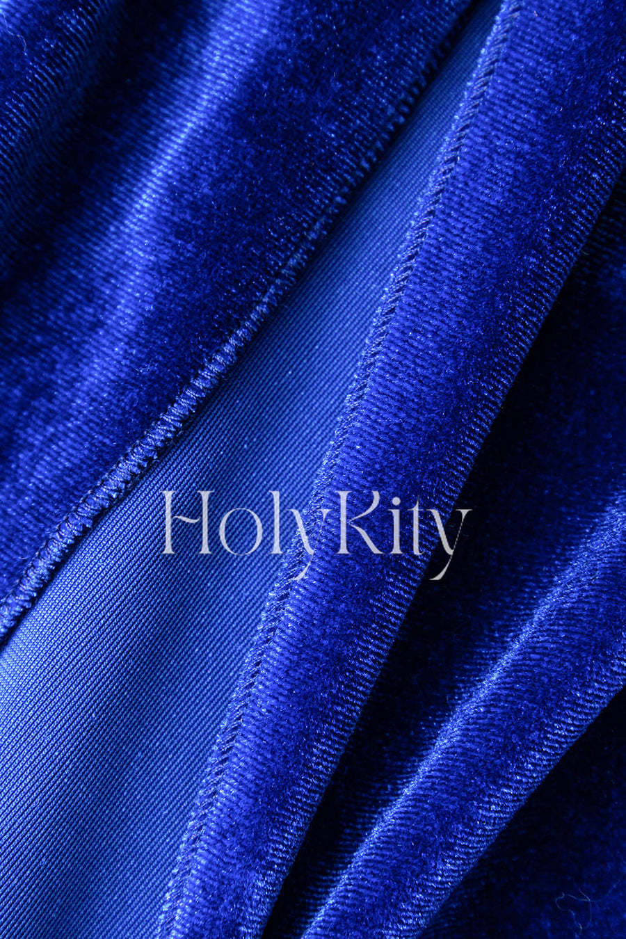 Maxikleid aus Samt mit Stehkragen, Rüschen und Schlitz