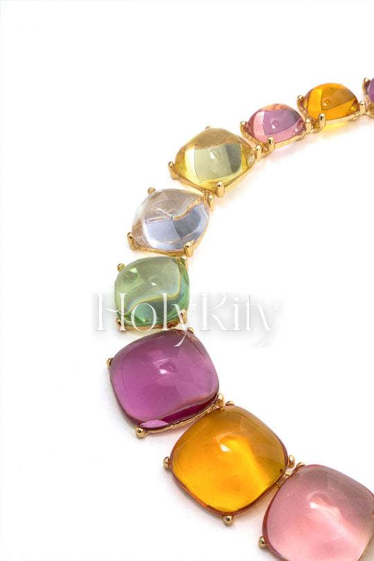 Collier en résine multicolore