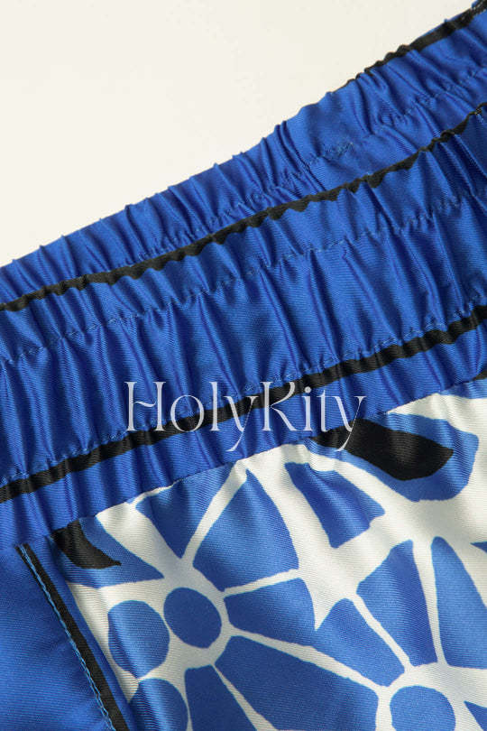Bedruckte Hose mit Kordelzug und Schlitz am Saum