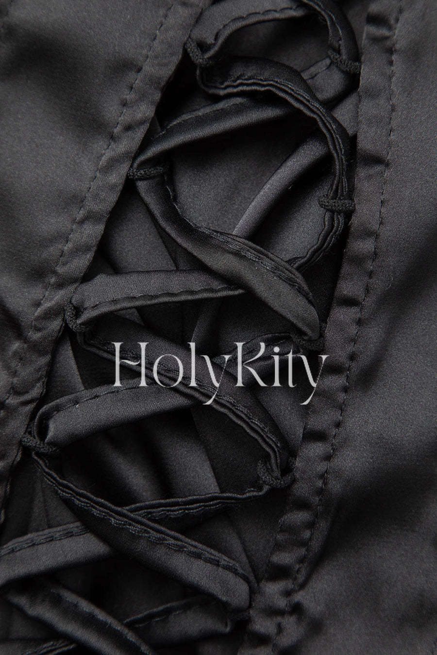 Maxikleid aus Satin mit V-Ausschnitt und Spitzenbesatz zum Binden vorn