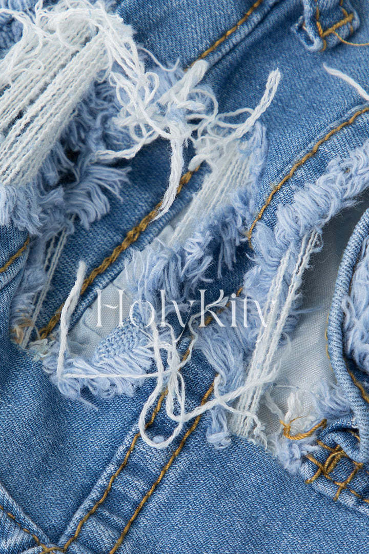 Short en jean effiloché et déchiré