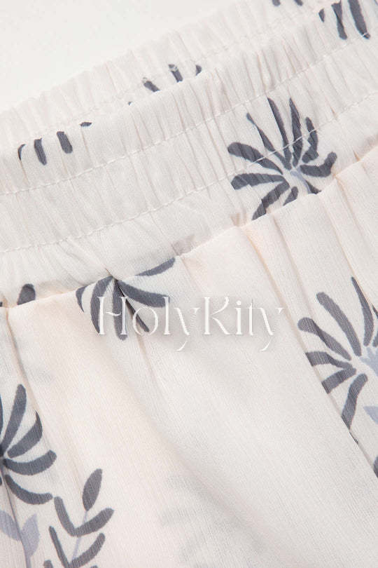 Bluse mit V-Ausschnitt und Knoten vorne und Hose mit Schlitz am Saum