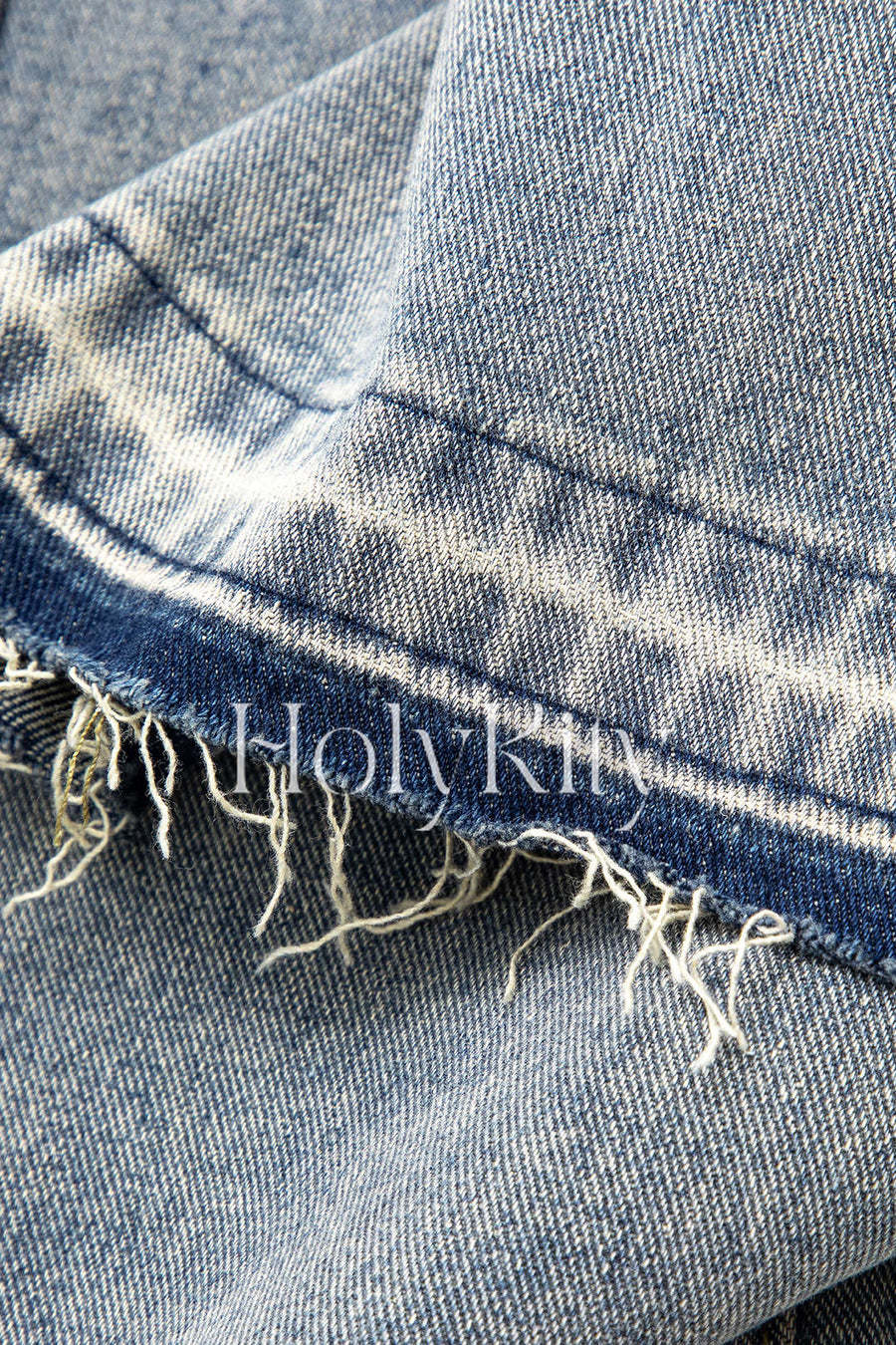 Jeans mit ausgefranstem Saum und hoher Taille und geradem Bein