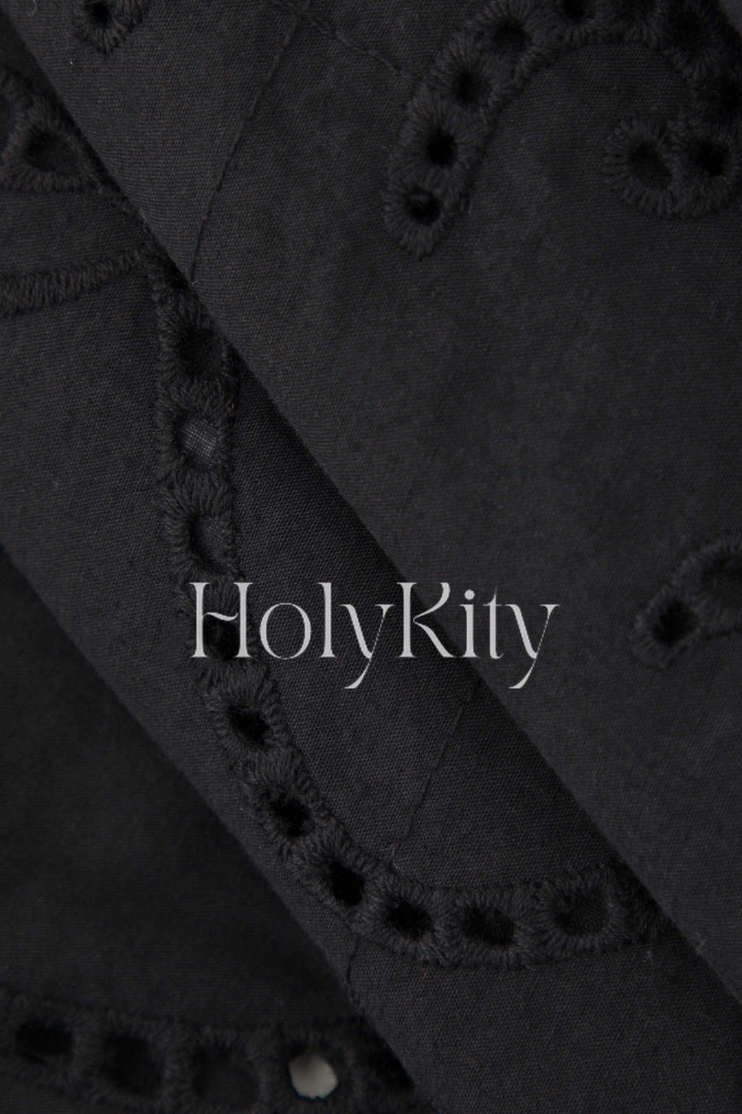 Rückenfreies Minikleid mit V-Ausschnitt und Cutwork 