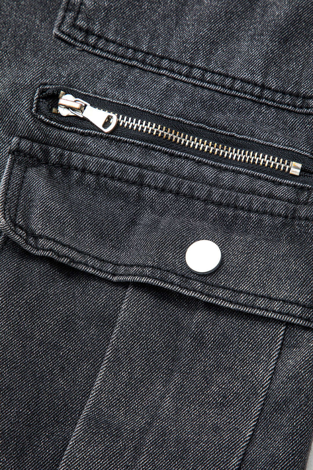 Cargo-Jeans mit geradem Bein und mehreren Taschen und Kordelzug 