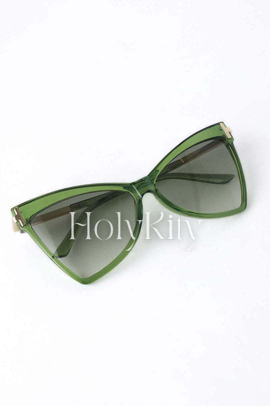 Lunettes de soleil œil de chat inclinées 