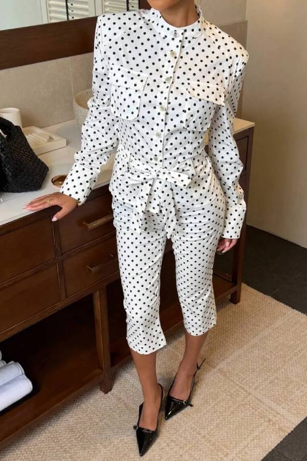 Vintage Polka‑Dot Stand‑Collar Belted Top & Capri Pants Set