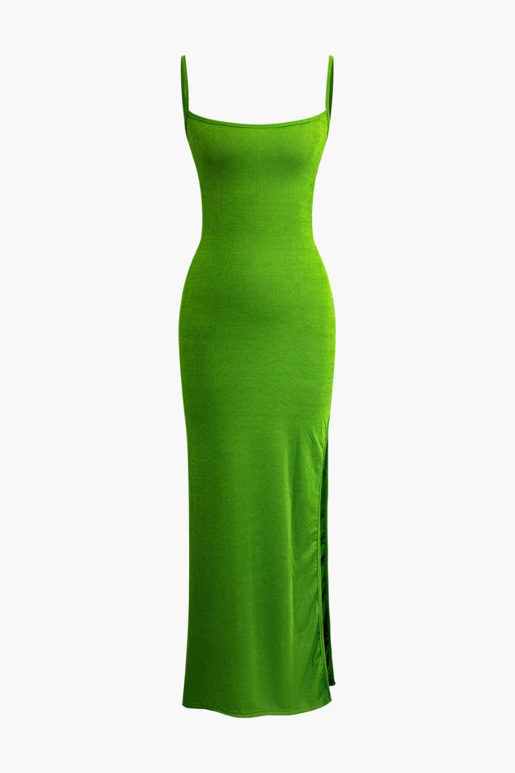 Einfarbiges Maxikleid aus Strick mit geflochtener Öse und Schlitz 