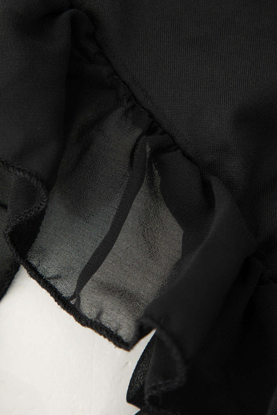 Robe longue asymétrique à volants et épaules dénudées 