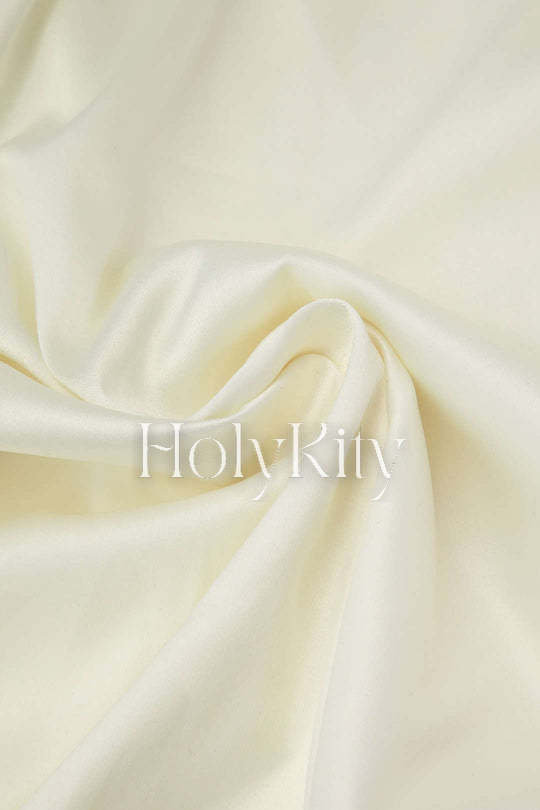 Maxikleid aus Satin mit Neckholder und Schlitz 
