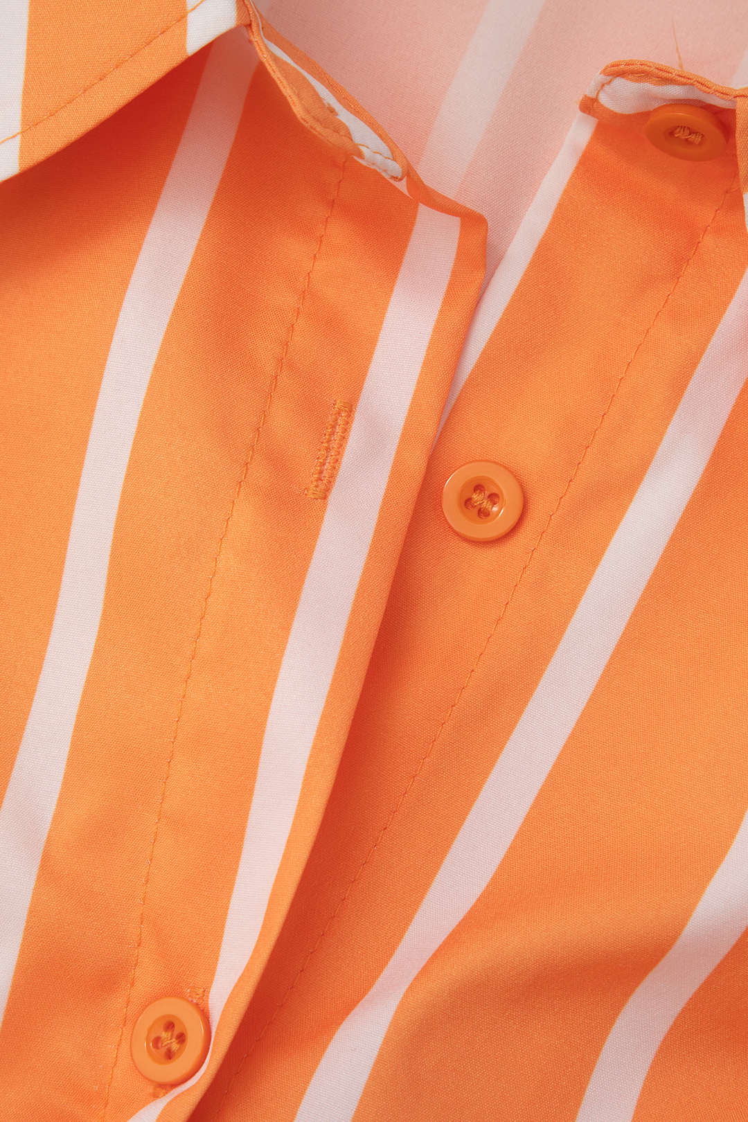 Set aus Kurzarmhemd mit vertikalen Streifen und Shorts mit elastischem Bund 