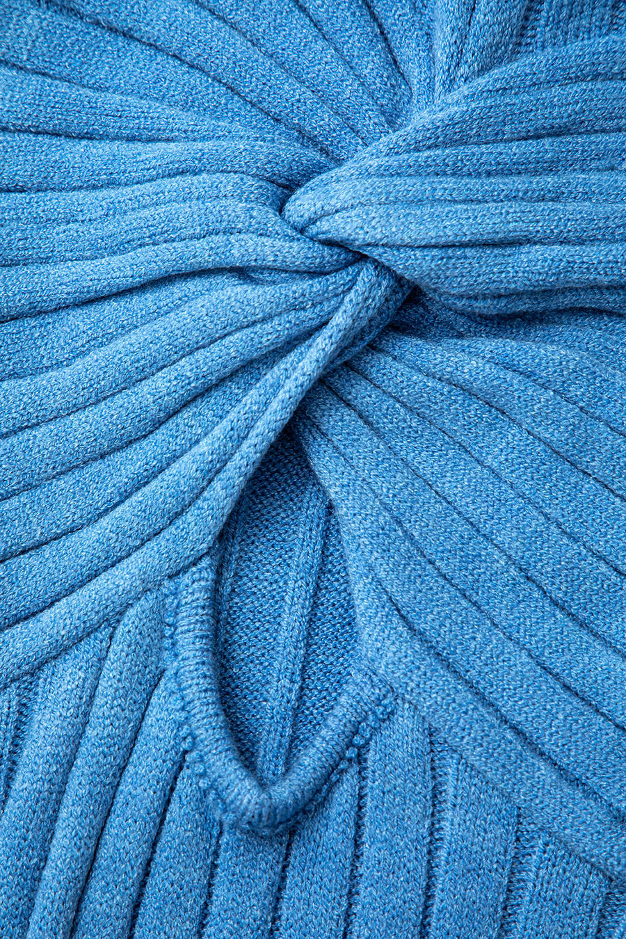 Robe longue fendue à manches longues et découpes torsadées sur le devant en tricot côtelé 