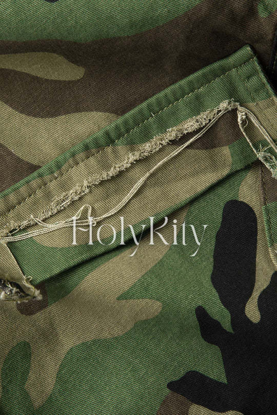 Jupe cargo à ourlet effiloché camouflage 