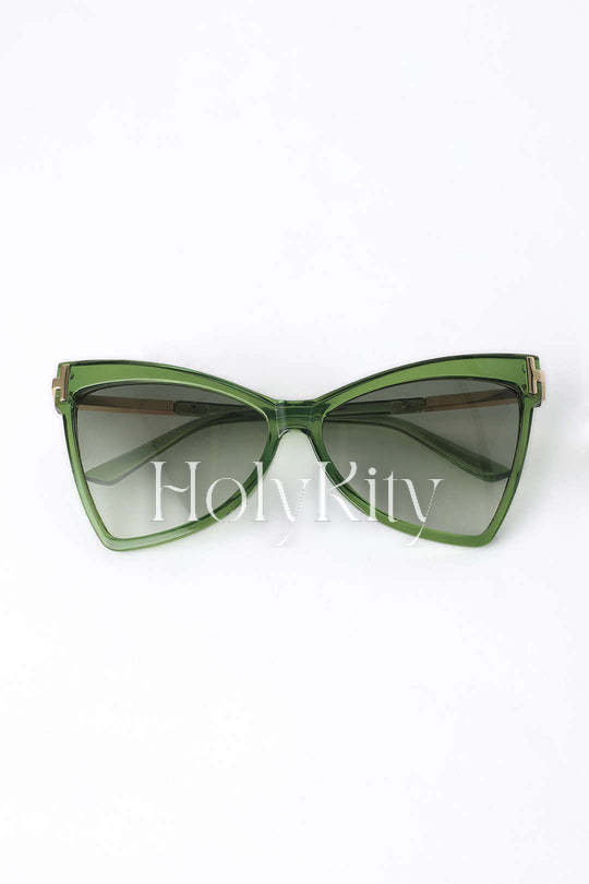 Lunettes de soleil œil de chat inclinées 
