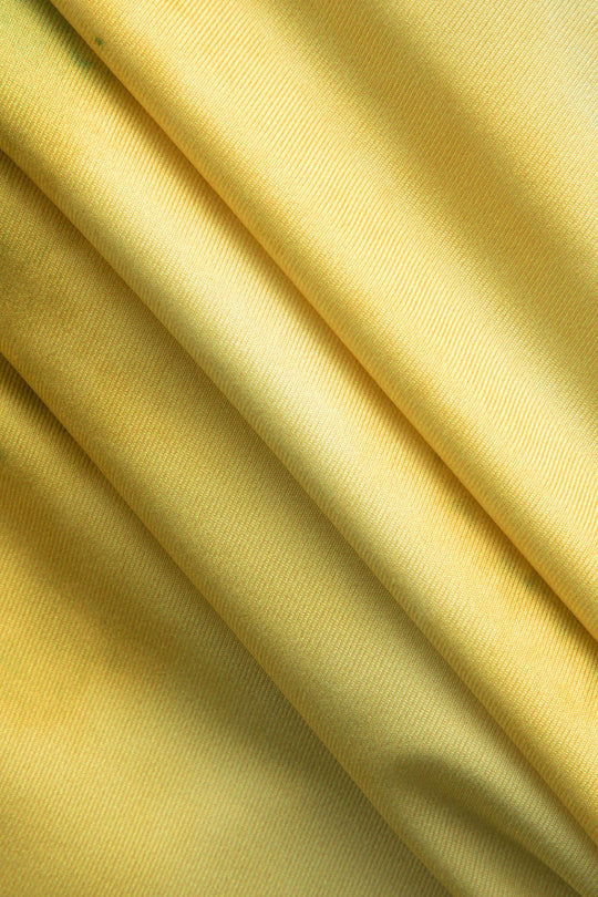 Robe longue à volants et col licou à imprimé abstrait 