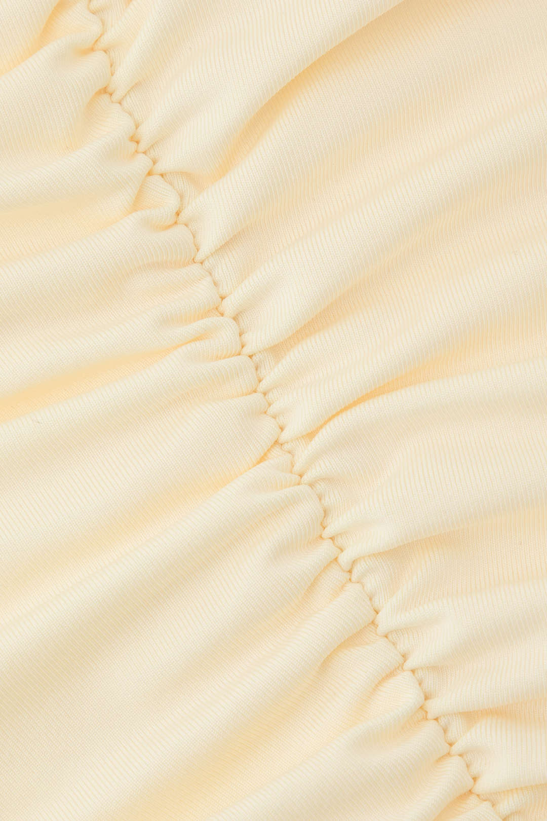 Maxikleid mit Schlitz und Rüschensaum 