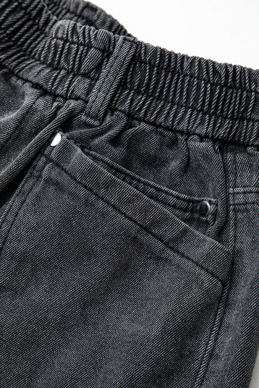 Cargo-Jeans mit geradem Bein und mehreren Taschen und Kordelzug 