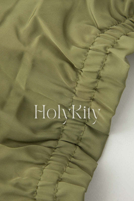 Kurze Jacke mit Reißverschluss und Pattentasche 