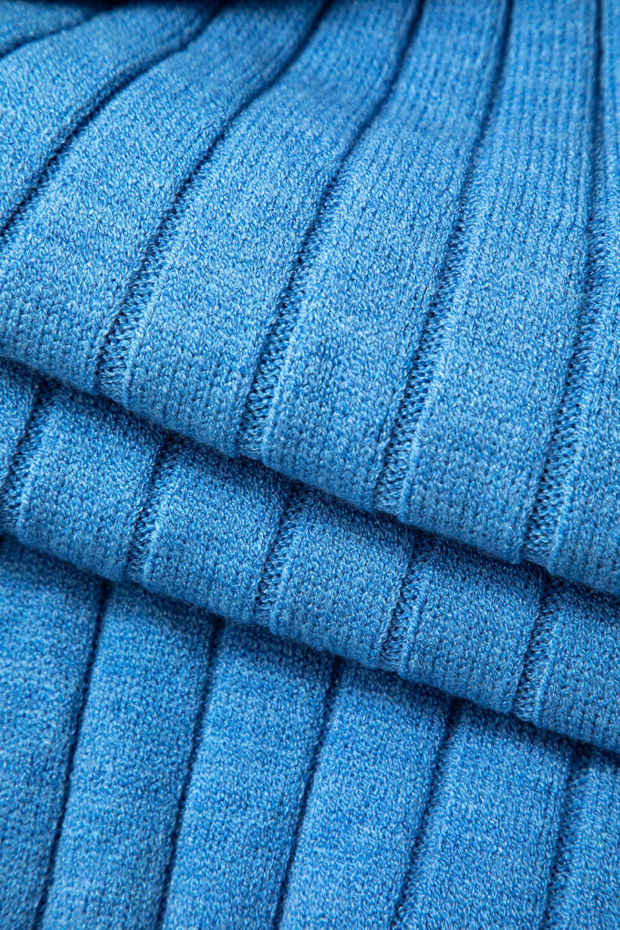 Robe longue fendue à manches longues et découpes torsadées sur le devant en tricot côtelé 