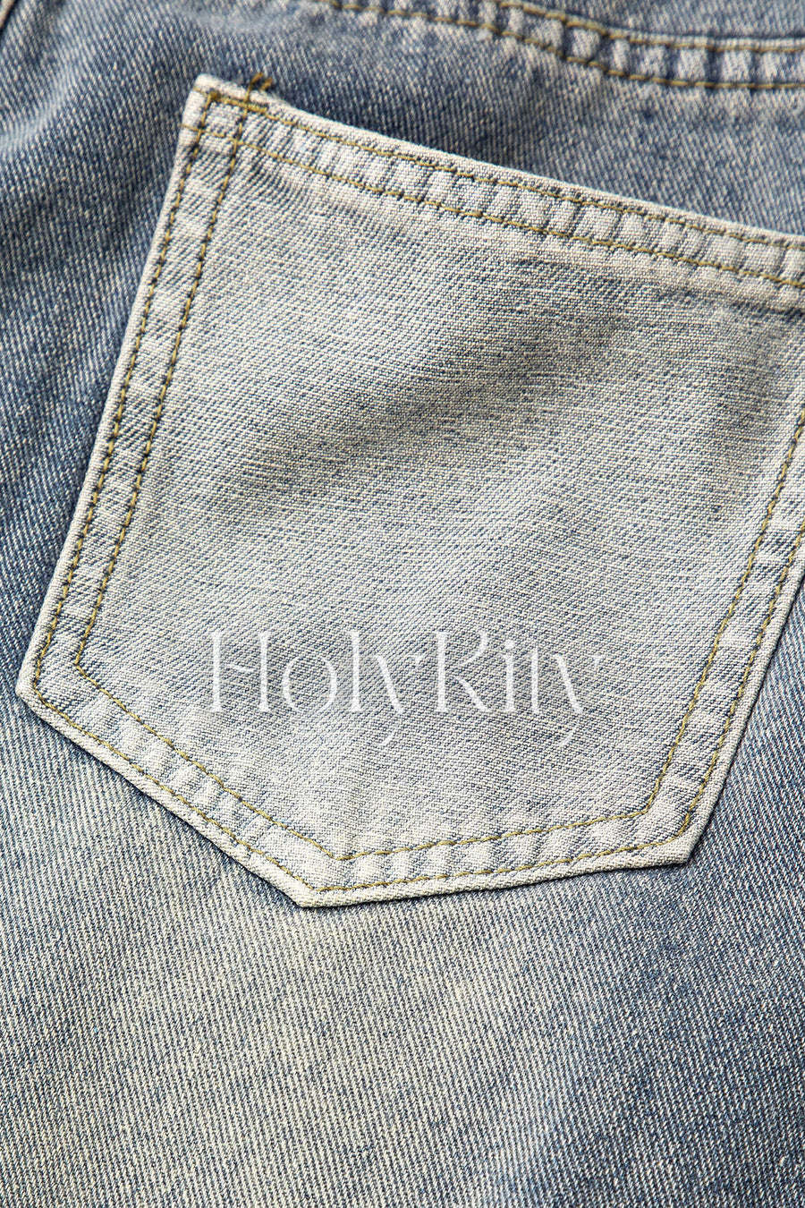 Jeans mit ausgefranstem Saum und hoher Taille und geradem Bein 