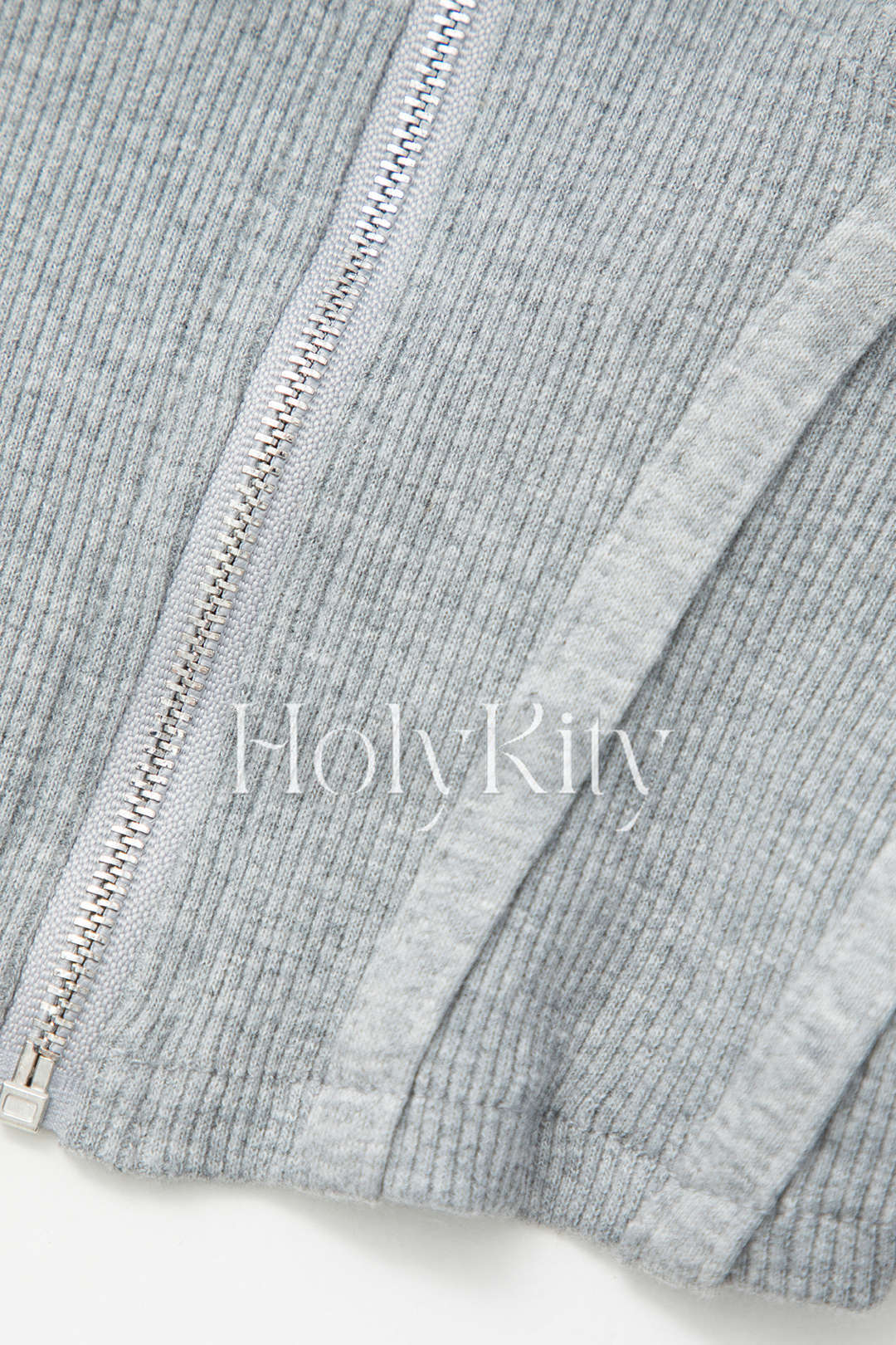 Kurze Sweatshirtjacke mit Kapuze und Reißverschluss 
