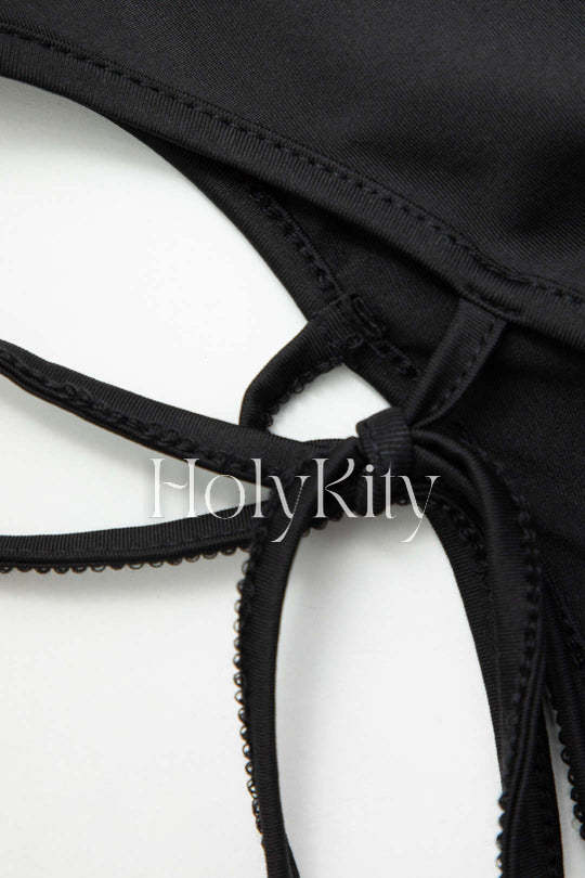 Kontrastierendes Set aus schulterfreiem Langarm-Top und Shorts mit seitlicher Schnürung 
