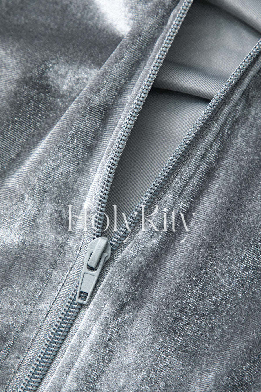 Set aus Samtoberteil mit Reißverschluss und Kapuze und Hose mit hoher Taille 