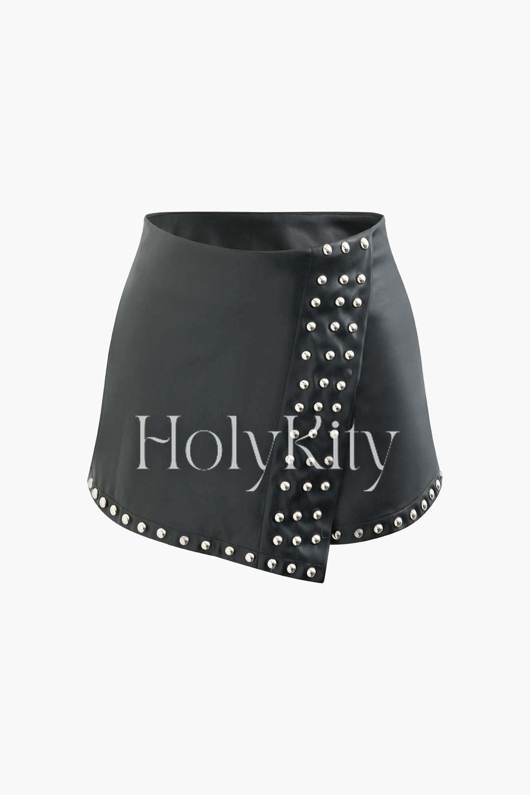 Shorts aus Kunstleder mit Nietendekor 