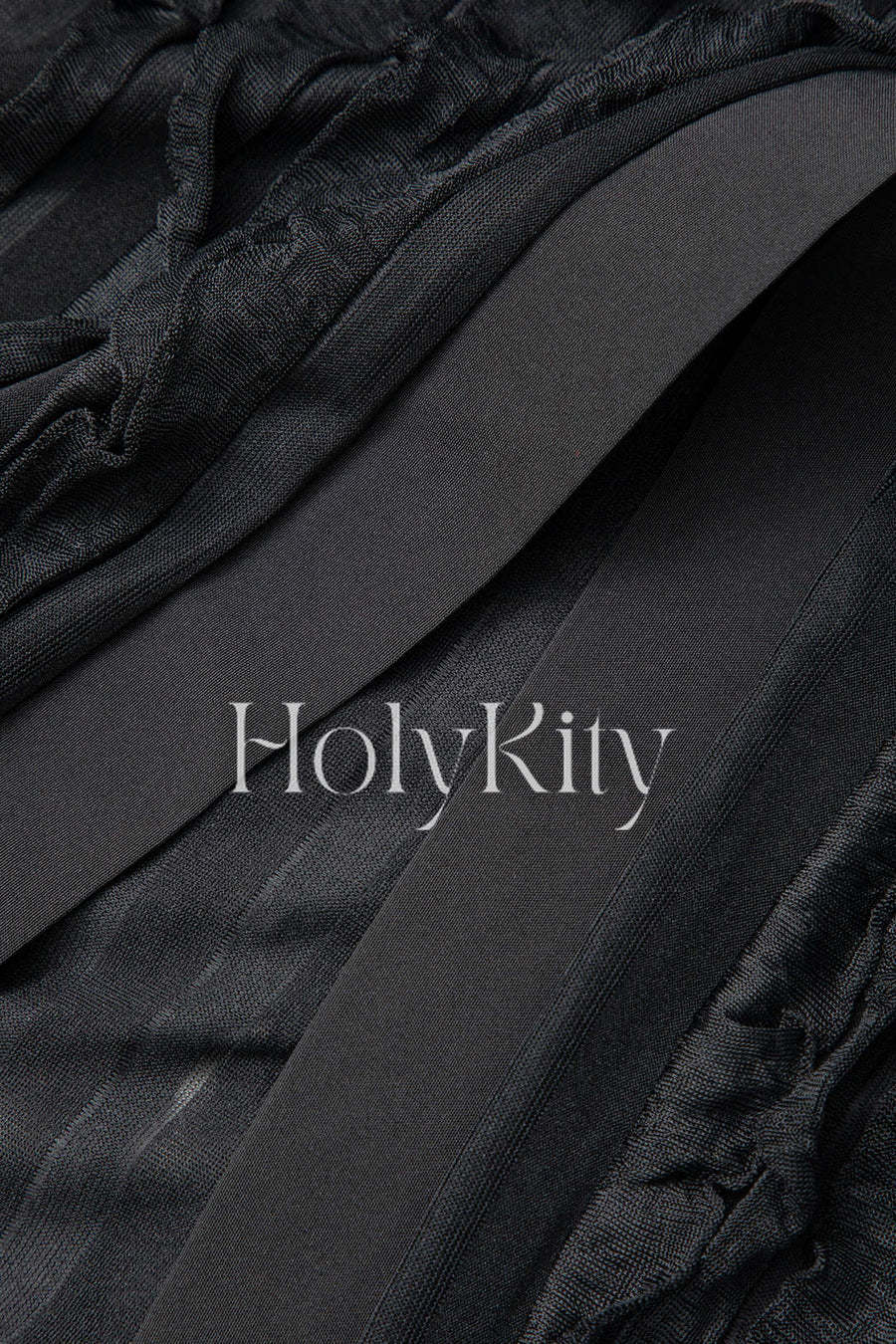 Schulterfreies, strukturiertes Maxikleid mit Knopfleiste und Schlitz und langen Ärmeln 