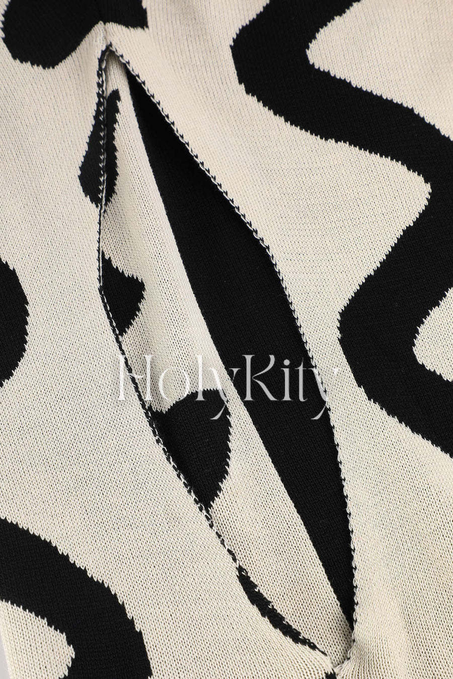 Robe en tricot à manches longues et découpes latérales à motif ondulé